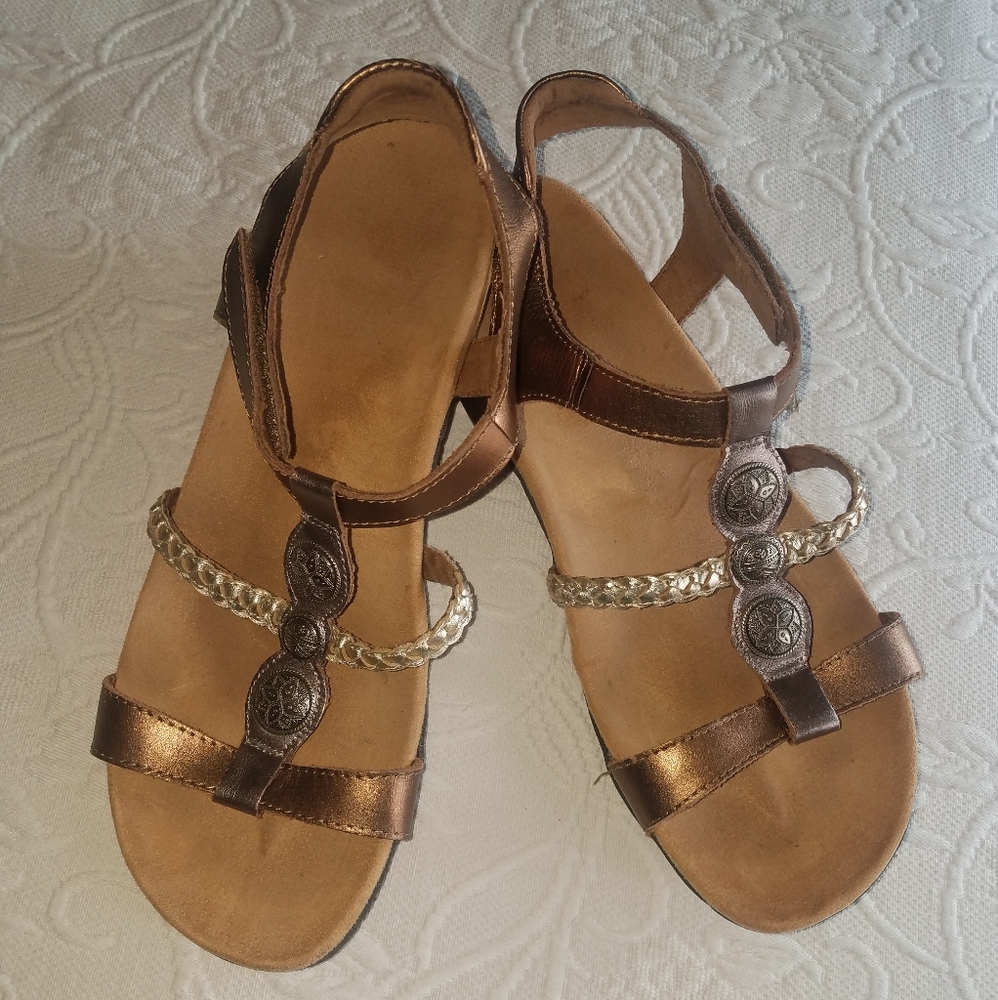 Minnetonka leather sandals